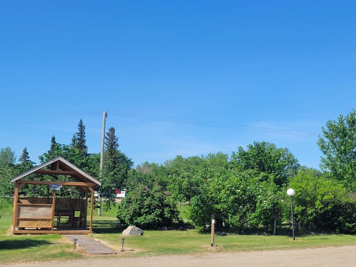 Quest Motel Whitewood Bagian luar foto