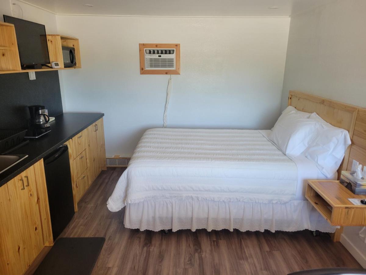 Quest Motel Whitewood Bagian luar foto