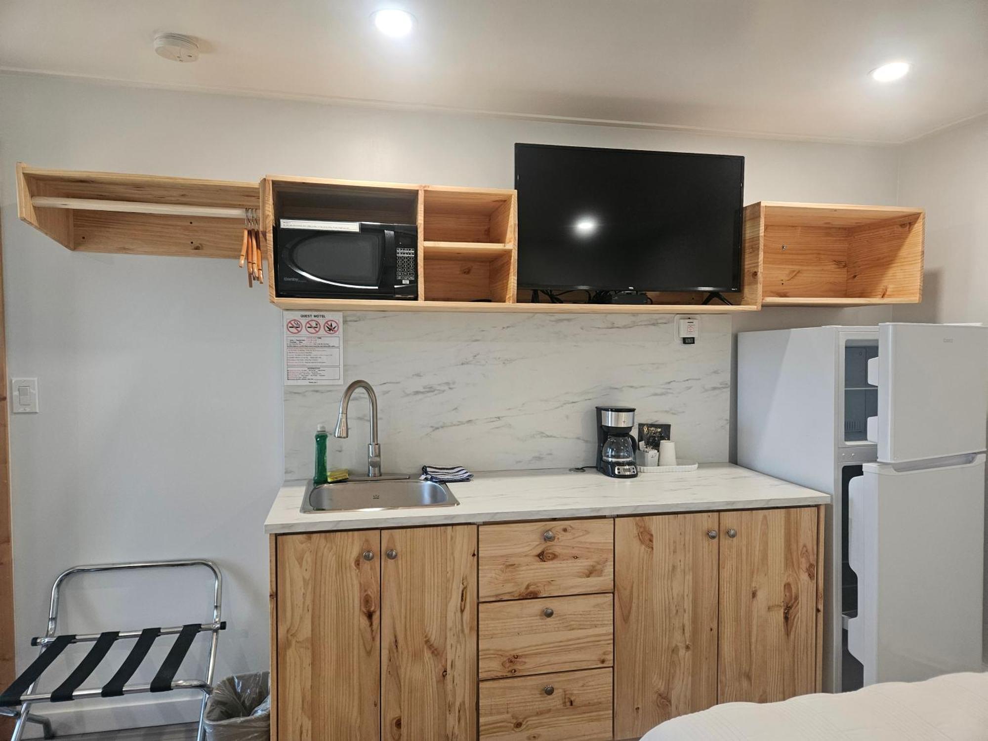Quest Motel Whitewood Bagian luar foto