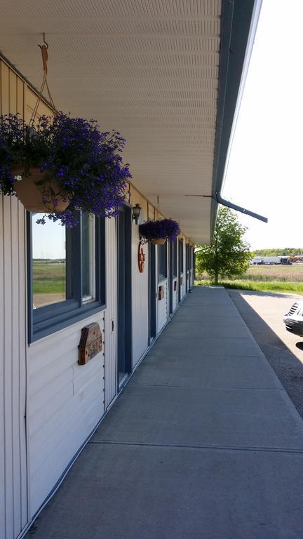 Quest Motel Whitewood Bagian luar foto