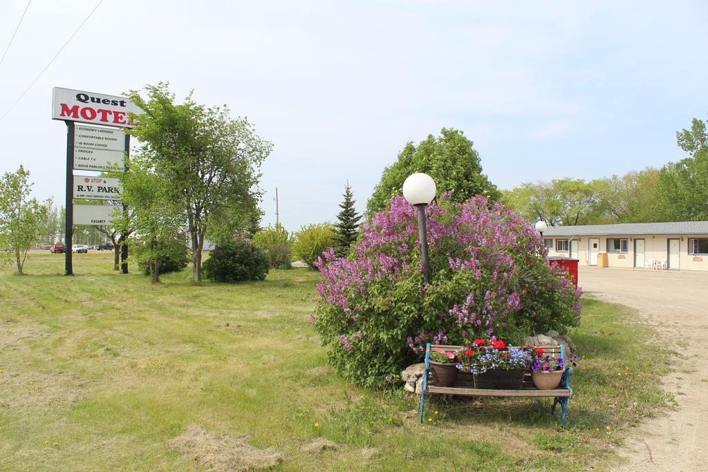 Quest Motel Whitewood Bagian luar foto