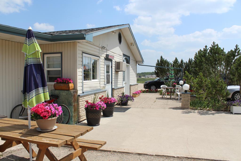 Quest Motel Whitewood Bagian luar foto